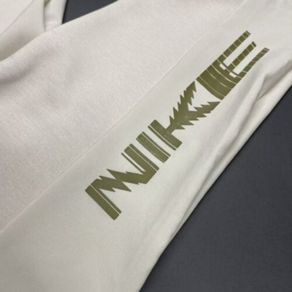 Nike Training Fleece Taper Jogger Pants (Light Bone). Brand New. Mens Size: XL - Picture 7 of 13